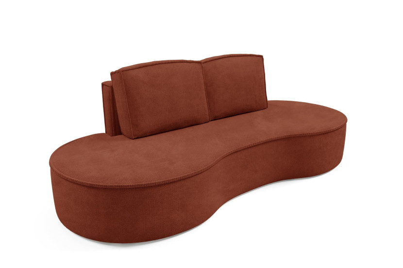 Sofa FLOW o zaokrąglonych bokach z poduszkami czerwona w tkaninie Curio 510080